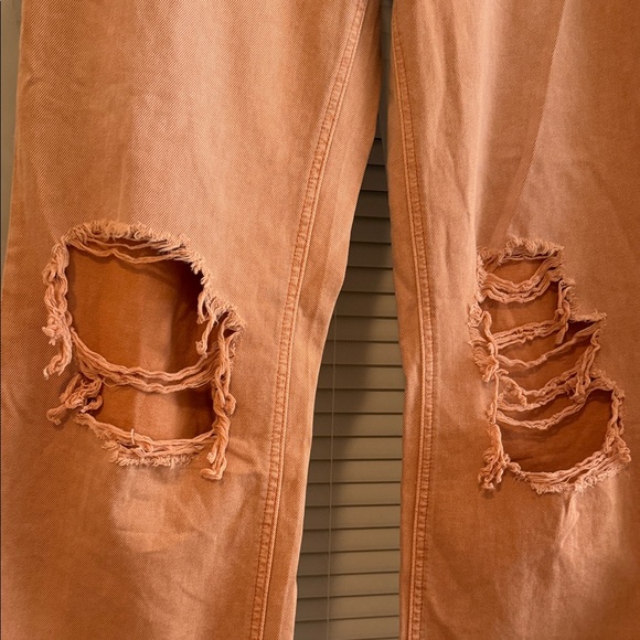 Vervet Distressed Pink Cropped Women's Jeans - Picture 5 of 8